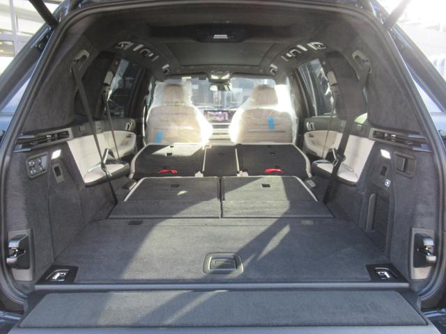 X7 xDrive 40d Mスポーツ 登録済未使用車 BOWERS&WILKINS Mスポーツパッケージプロ スカイラウンジパノラマルーフ INDIVIDUALアッシュフローインググレーファインウッドトリム 22インチMライトアルミ(21枚目)