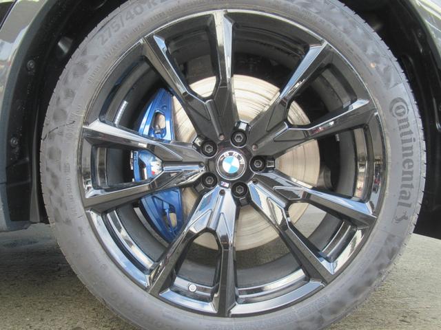 X7 xDrive 40d Mスポーツ 登録済未使用車 BOWERS&WILKINS Mスポーツパッケージプロ スカイラウンジパノラマルーフ INDIVIDUALアッシュフローインググレーファインウッドトリム 22インチMライトアルミ(24枚目)