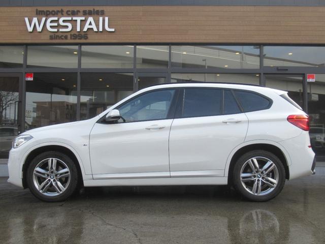 Ｘ１ ｘＤｒｉｖｅ　１８ｄ　Ｍスポーツ　冬タイヤ付き　パノラマサンルーフ　シートヒーター　ヘッドアップディスプレイ　電動テールゲート　アダプティブクルーズコントロール　レーンキープアシスト　純正ナビ　Ｂｌｕｅｔｏｏｔｈ　ＥＴＣ　１８インチ（4枚目）