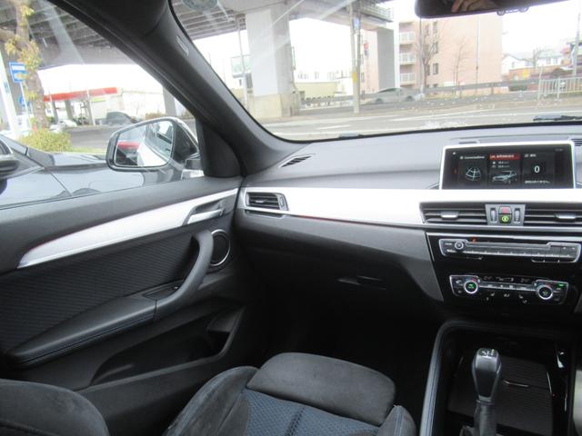 Ｘ１ ｘＤｒｉｖｅ　１８ｄ　Ｍスポーツ　冬タイヤ付き　パノラマサンルーフ　シートヒーター　ヘッドアップディスプレイ　電動テールゲート　アダプティブクルーズコントロール　レーンキープアシスト　純正ナビ　Ｂｌｕｅｔｏｏｔｈ　ＥＴＣ　１８インチ（8枚目）