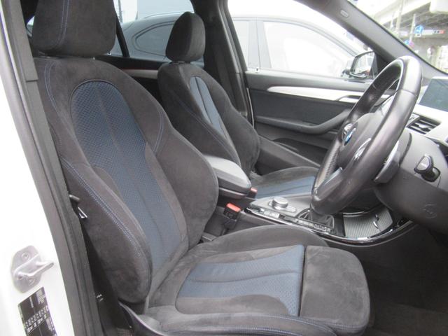 Ｘ１ ｘＤｒｉｖｅ　１８ｄ　Ｍスポーツ　冬タイヤ付き　パノラマサンルーフ　シートヒーター　ヘッドアップディスプレイ　電動テールゲート　アダプティブクルーズコントロール　レーンキープアシスト　純正ナビ　Ｂｌｕｅｔｏｏｔｈ　ＥＴＣ　１８インチ（10枚目）