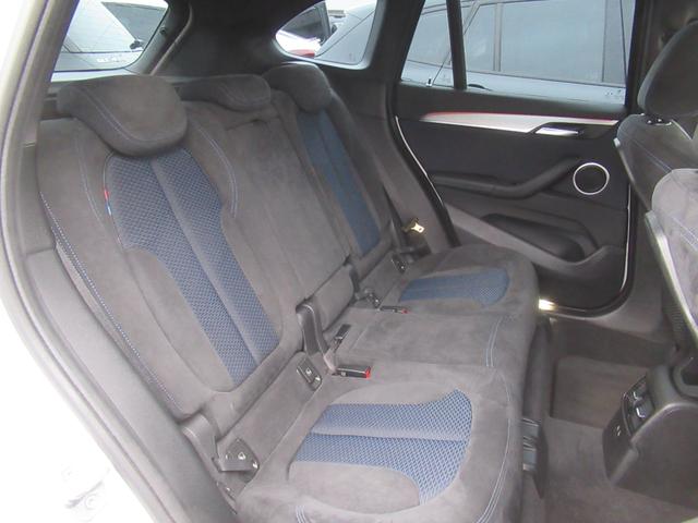 Ｘ１ ｘＤｒｉｖｅ　１８ｄ　Ｍスポーツ　冬タイヤ付き　パノラマサンルーフ　シートヒーター　ヘッドアップディスプレイ　電動テールゲート　アダプティブクルーズコントロール　レーンキープアシスト　純正ナビ　Ｂｌｕｅｔｏｏｔｈ　ＥＴＣ　１８インチ（11枚目）