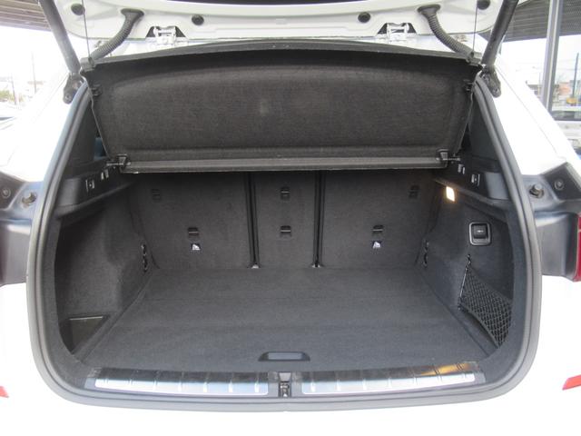 Ｘ１ ｘＤｒｉｖｅ　１８ｄ　Ｍスポーツ　冬タイヤ付き　パノラマサンルーフ　シートヒーター　ヘッドアップディスプレイ　電動テールゲート　アダプティブクルーズコントロール　レーンキープアシスト　純正ナビ　Ｂｌｕｅｔｏｏｔｈ　ＥＴＣ　１８インチ（16枚目）