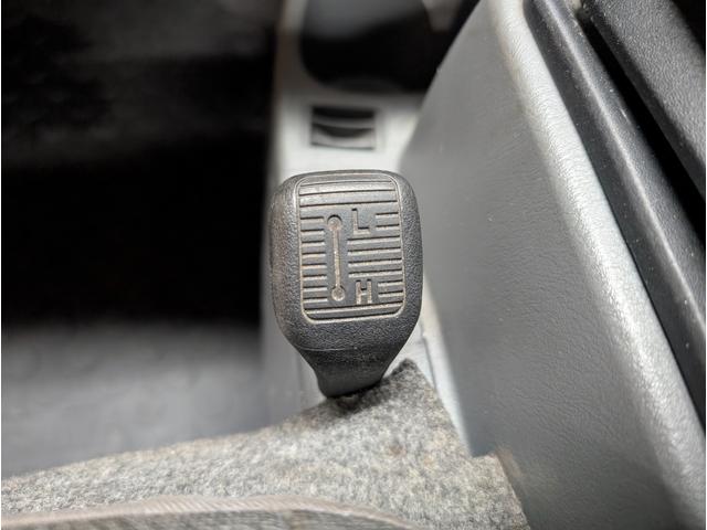 ミニキャブトラック ＶＸ－ＳＥ　エアコン　パワステ　２ＷＤ４ＷＤ切替有　車検令和９年１１月　防錆塗装済　５速ＭＴ（6枚目）