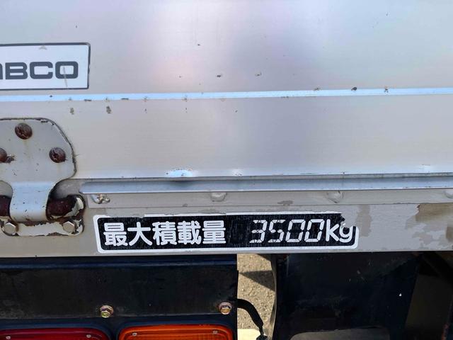 フォワード 　７．８Ｄ　６ＭＴ　パワステ　エアコン　パワーウィンドウ　エアバック　ＥＴＣアルミアオリ　平ボデー　積載量３．５ｔ　後輪ダブル　ベッド付き（10枚目）