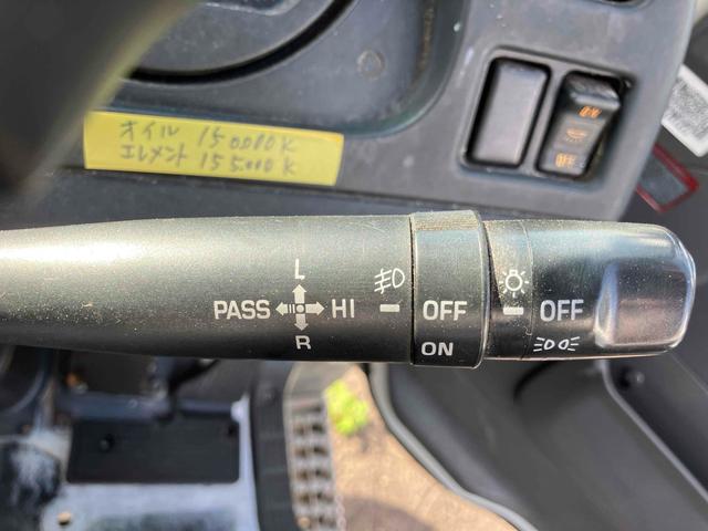 フォワード 　７．８Ｄ　６ＭＴ　パワステ　エアコン　パワーウィンドウ　エアバック　ＥＴＣアルミアオリ　平ボデー　積載量３．５ｔ　後輪ダブル　ベッド付き（33枚目）