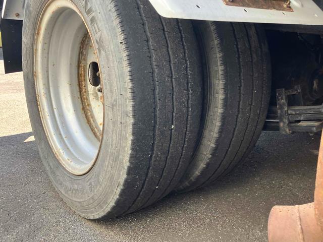 ダイナトラック 　４ＷＤ　トラック　ＭＴ　後輪ダブル　ＥＴＣ　ＡＢＳ　エアコン　パワーステアリング　パワーウィンドウ　運転席エアバッグ（5枚目）
