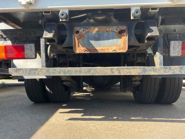 ダイナトラック 　４ＷＤ　トラック　ＭＴ　後輪ダブル　ＥＴＣ　ＡＢＳ　エアコン　パワーステアリング　パワーウィンドウ　運転席エアバッグ（9枚目）