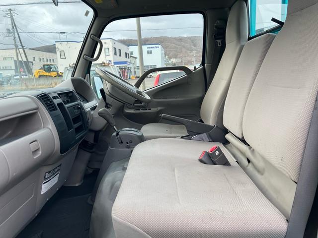 ダイナトラック 　３．０ＤＴ　オートマ　４ＷＤ　平ボデー　リアシングルタイヤ　積載量１ｔ　ＡＢＳ（24枚目）