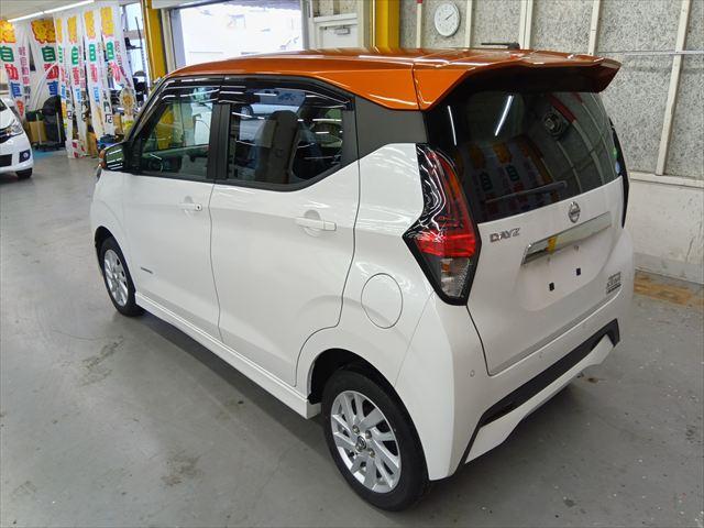 デイズ ハイウェイスター　Ｘ　４ＷＤ　衝突軽減ブレーキ　全周囲カメラ　バックカメラ　純正ワンセグナビＴＶ　誤発進抑制装置　横滑り防止装置　ＡＢＳ　アイドリングＳＴＯＰ　障害物センサー　盗難防止装置　シートヒーター　ミラーヒーター（4枚目）