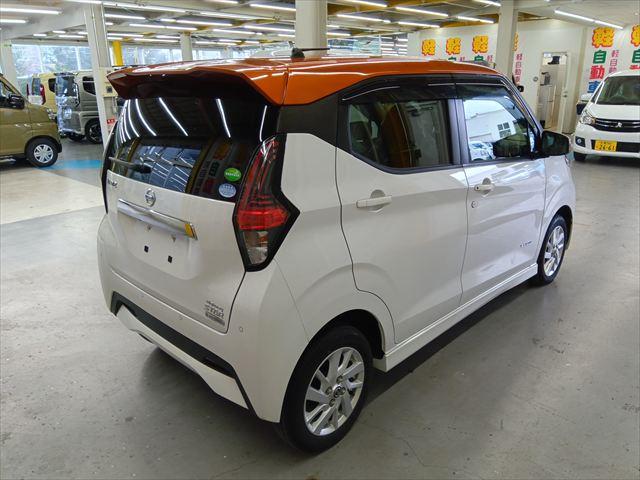 デイズ ハイウェイスター　Ｘ　４ＷＤ　衝突軽減ブレーキ　全周囲カメラ　バックカメラ　純正ワンセグナビＴＶ　誤発進抑制装置　横滑り防止装置　ＡＢＳ　アイドリングＳＴＯＰ　障害物センサー　盗難防止装置　シートヒーター　ミラーヒーター（5枚目）