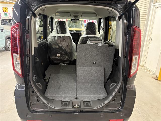 スペーシア ハイブリッドＧ　４ＷＤ　届出済未使用車　衝突軽減ブレーキ　Ｂｌｕｅｔｏｏｔｈ　全周囲カメラ　バックカメラ　純正フルセグナビＴＶ　シートヒーター　ミラーヒーター　障害物センサー　盗難防止装置　誤発進抑制装置（12枚目）