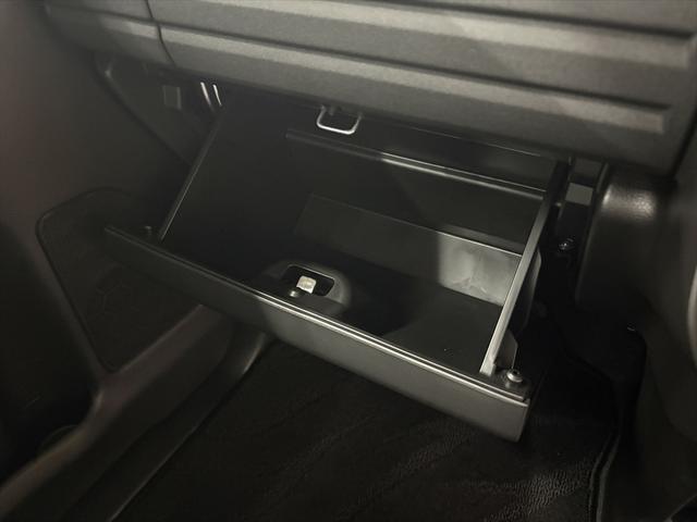 スペーシア ハイブリッドＧ　４ＷＤ　届出済未使用車　衝突軽減ブレーキ　Ｂｌｕｅｔｏｏｔｈ　全周囲カメラ　バックカメラ　純正フルセグナビＴＶ　シートヒーター　ミラーヒーター　障害物センサー　盗難防止装置　誤発進抑制装置（32枚目）