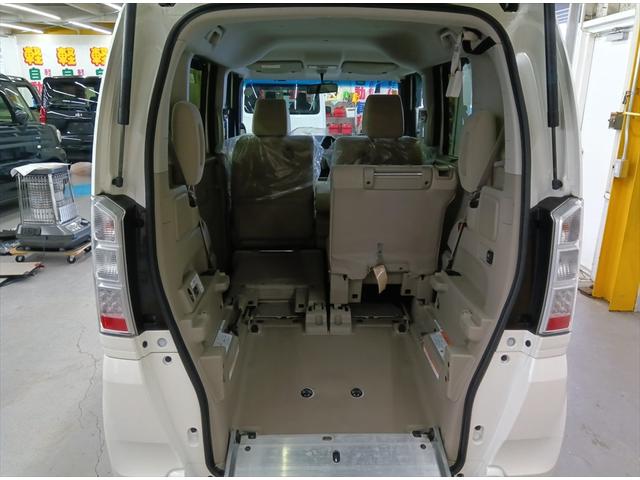 Ｎ－ＢＯＸ＋ Ｇ・Ｌパッケージ　４ＷＤ　バックカメラ　純正ワンセグナビＴＶ　片側パワースライド　ＥＴＣ　禁煙車　福祉車両　横滑り防止装置　盗難防止装置　シートヒーター　ミラーヒーター　スマートキー（10枚目）