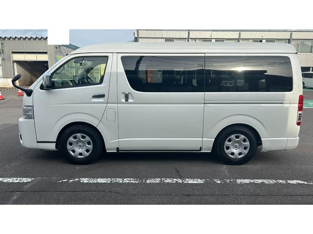 ハイエースワゴン ＧＬ　４ＷＤ　１０人乗　衝突被害軽減ＴＳＳ　Ｐ／Ｓ　電動格納メッキドアミラ　アルパイン１１型ＳＤナビ　フルセグＴＶ　パノラミックビュー　ＨＤＭＩ　社外ＬＥＤヘッドライト　ローダウン　エンスタ　ＥＴＣ　寒冷地（9枚目）