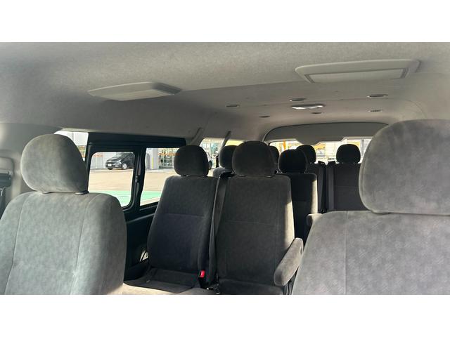 ハイエースワゴン ＧＬ　４ＷＤ　１０人乗　衝突被害軽減ＴＳＳ　Ｐ／Ｓ　電動格納メッキドアミラ　アルパイン１１型ＳＤナビ　フルセグＴＶ　パノラミックビュー　ＨＤＭＩ　社外ＬＥＤヘッドライト　ローダウン　エンスタ　ＥＴＣ　寒冷地（11枚目）