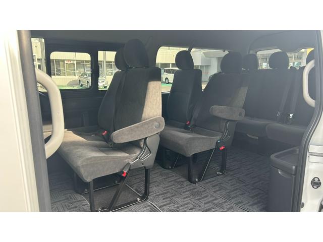 ハイエースワゴン ＧＬ　４ＷＤ　１０人乗　衝突被害軽減ＴＳＳ　Ｐ／Ｓ　電動格納メッキドアミラ　アルパイン１１型ＳＤナビ　フルセグＴＶ　パノラミックビュー　ＨＤＭＩ　社外ＬＥＤヘッドライト　ローダウン　エンスタ　ＥＴＣ　寒冷地（12枚目）