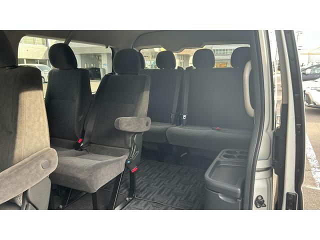 ハイエースワゴン ＧＬ　４ＷＤ　１０人乗　衝突被害軽減ＴＳＳ　Ｐ／Ｓ　電動格納メッキドアミラ　アルパイン１１型ＳＤナビ　フルセグＴＶ　パノラミックビュー　ＨＤＭＩ　社外ＬＥＤヘッドライト　ローダウン　エンスタ　ＥＴＣ　寒冷地（13枚目）