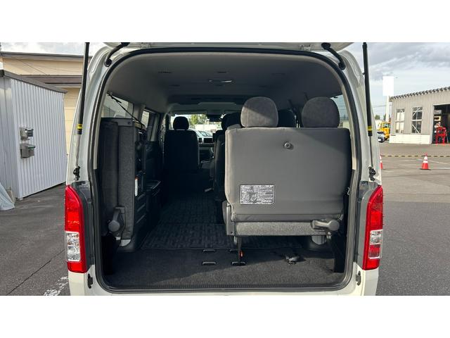 ハイエースワゴン ＧＬ　４ＷＤ　１０人乗　衝突被害軽減ＴＳＳ　Ｐ／Ｓ　電動格納メッキドアミラ　アルパイン１１型ＳＤナビ　フルセグＴＶ　パノラミックビュー　ＨＤＭＩ　社外ＬＥＤヘッドライト　ローダウン　エンスタ　ＥＴＣ　寒冷地（15枚目）