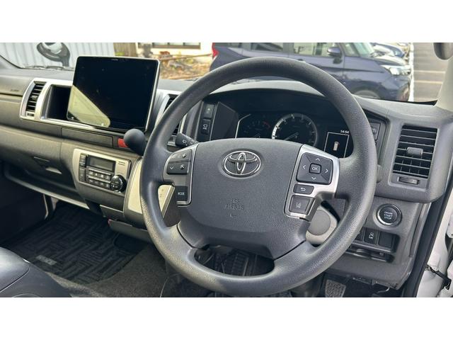 ハイエースワゴン ＧＬ　４ＷＤ　１０人乗　衝突被害軽減ＴＳＳ　Ｐ／Ｓ　電動格納メッキドアミラ　アルパイン１１型ＳＤナビ　フルセグＴＶ　パノラミックビュー　ＨＤＭＩ　社外ＬＥＤヘッドライト　ローダウン　エンスタ　ＥＴＣ　寒冷地（17枚目）