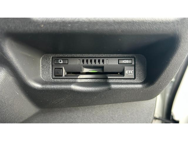 ハイエースワゴン ＧＬ　４ＷＤ　１０人乗　衝突被害軽減ＴＳＳ　Ｐ／Ｓ　電動格納メッキドアミラ　アルパイン１１型ＳＤナビ　フルセグＴＶ　パノラミックビュー　ＨＤＭＩ　社外ＬＥＤヘッドライト　ローダウン　エンスタ　ＥＴＣ　寒冷地（23枚目）