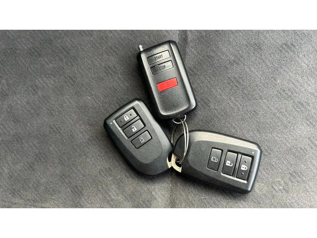 ハイエースワゴン ＧＬ　４ＷＤ　１０人乗　衝突被害軽減ＴＳＳ　Ｐ／Ｓ　電動格納メッキドアミラ　アルパイン１１型ＳＤナビ　フルセグＴＶ　パノラミックビュー　ＨＤＭＩ　社外ＬＥＤヘッドライト　ローダウン　エンスタ　ＥＴＣ　寒冷地（33枚目）