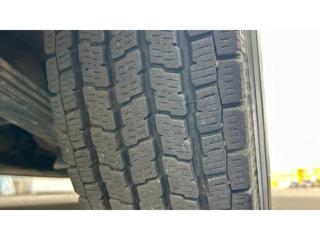 ハイエースワゴン ＧＬ　４ＷＤ　１０人乗　衝突被害軽減ＴＳＳ　Ｐ／Ｓ　電動格納メッキドアミラ　アルパイン１１型ＳＤナビ　フルセグＴＶ　パノラミックビュー　ＨＤＭＩ　社外ＬＥＤヘッドライト　ローダウン　エンスタ　ＥＴＣ　寒冷地（36枚目）