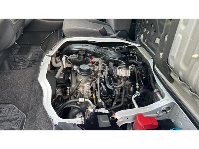 ハイエースワゴン ＧＬ　４ＷＤ　１０人乗　衝突被害軽減ＴＳＳ　Ｐ／Ｓ　電動格納メッキドアミラ　アルパイン１１型ＳＤナビ　フルセグＴＶ　パノラミックビュー　ＨＤＭＩ　社外ＬＥＤヘッドライト　ローダウン　エンスタ　ＥＴＣ　寒冷地（39枚目）