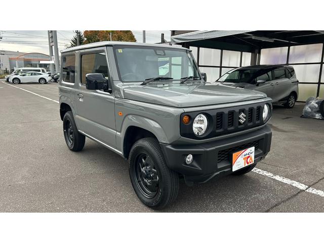 ジムニー ＸＬ　４ＷＤ　マニュアル５ＭＴ　衝突被害軽減ブレーキ　オートエアコン　ディスプレイオーディオＣＤ／ＤＶＤ／ＵＳＢプレイヤー　スマートキー　運転席・助手席シートヒーター　夏冬タイヤあり　ワンオーナー　禁煙車（4枚目）