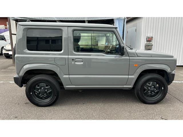 ジムニー ＸＬ　４ＷＤ　マニュアル５ＭＴ　衝突被害軽減ブレーキ　オートエアコン　ディスプレイオーディオＣＤ／ＤＶＤ／ＵＳＢプレイヤー　スマートキー　運転席・助手席シートヒーター　夏冬タイヤあり　ワンオーナー　禁煙車（5枚目）
