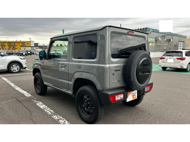 ジムニー ＸＬ　４ＷＤ　マニュアル５ＭＴ　衝突被害軽減ブレーキ　オートエアコン　ディスプレイオーディオＣＤ／ＤＶＤ／ＵＳＢプレイヤー　スマートキー　運転席・助手席シートヒーター　夏冬タイヤあり　ワンオーナー　禁煙車（8枚目）