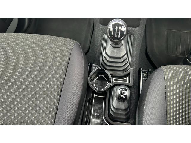 ジムニー ＸＬ　４ＷＤ　マニュアル５ＭＴ　衝突被害軽減ブレーキ　オートエアコン　ディスプレイオーディオＣＤ／ＤＶＤ／ＵＳＢプレイヤー　スマートキー　運転席・助手席シートヒーター　夏冬タイヤあり　ワンオーナー　禁煙車（26枚目）