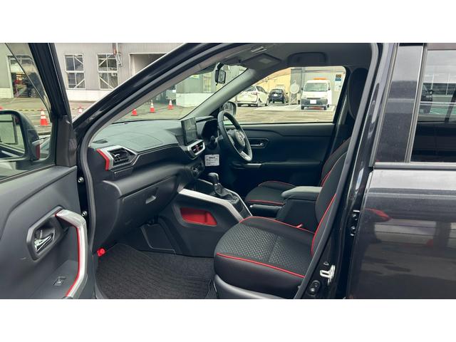 ライズ Ｚ　４ＷＤ　ＳＡ３　ＢＳＭ　ＬＥＤヘッドライト　ディスプレイオーディオ　フルセグＴＶ　パノラミックビューモニター　スマートキー＆純正エンスタ　運転席・助手席シートヒーター　クルコン　ワンオーナー　寒冷地（10枚目）