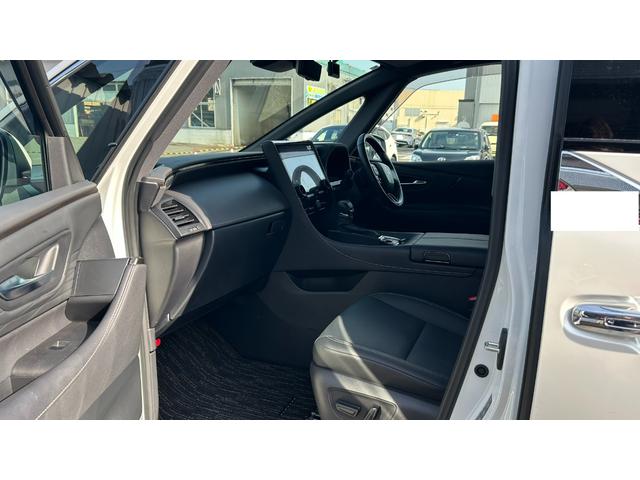 アルファード Ｚ　４ＷＤ　ＴＳＳ　１４型ＤＡ　１２．１型後席モニター　ＨＤＭＩ　パノラミックビューモニター　デジタルインナーミラー　置くだけ充電　ユニバーサルステップ　夏タイヤ純正１８ＡＷ　ワンオーナー　寒冷地　禁煙車（10枚目）