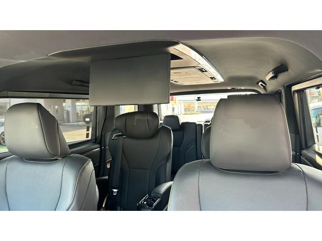 アルファード Ｚ　４ＷＤ　ＴＳＳ　１４型ＤＡ　１２．１型後席モニター　ＨＤＭＩ　パノラミックビューモニター　デジタルインナーミラー　置くだけ充電　ユニバーサルステップ　夏タイヤ純正１８ＡＷ　ワンオーナー　寒冷地　禁煙車（11枚目）