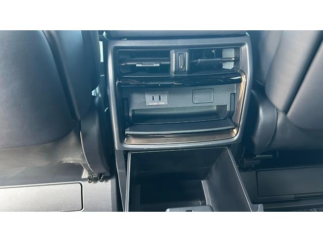 アルファード Ｚ　４ＷＤ　ＴＳＳ　１４型ＤＡ　１２．１型後席モニター　ＨＤＭＩ　パノラミックビューモニター　デジタルインナーミラー　置くだけ充電　ユニバーサルステップ　夏タイヤ純正１８ＡＷ　ワンオーナー　寒冷地　禁煙車（15枚目）
