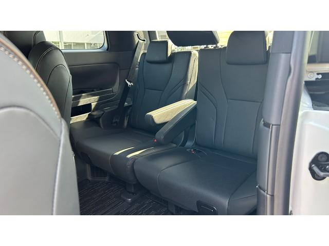 アルファード Ｚ　４ＷＤ　ＴＳＳ　１４型ＤＡ　１２．１型後席モニター　ＨＤＭＩ　パノラミックビューモニター　デジタルインナーミラー　置くだけ充電　ユニバーサルステップ　夏タイヤ純正１８ＡＷ　ワンオーナー　寒冷地　禁煙車（17枚目）