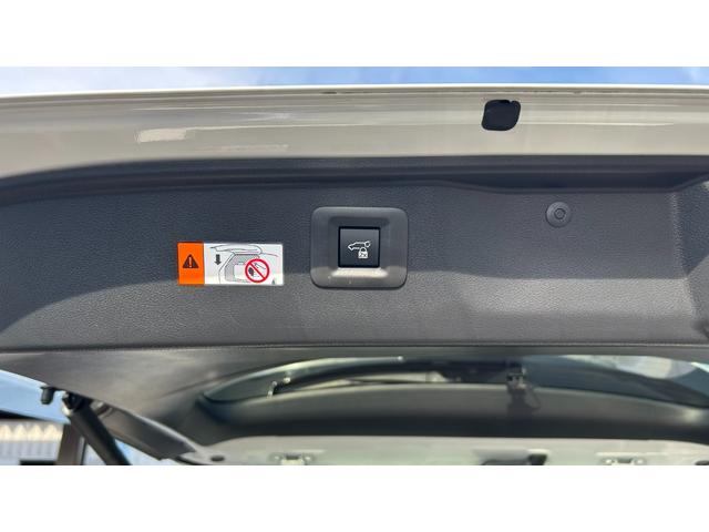 アルファード Ｚ　４ＷＤ　ＴＳＳ　１４型ＤＡ　１２．１型後席モニター　ＨＤＭＩ　パノラミックビューモニター　デジタルインナーミラー　置くだけ充電　ユニバーサルステップ　夏タイヤ純正１８ＡＷ　ワンオーナー　寒冷地　禁煙車（22枚目）