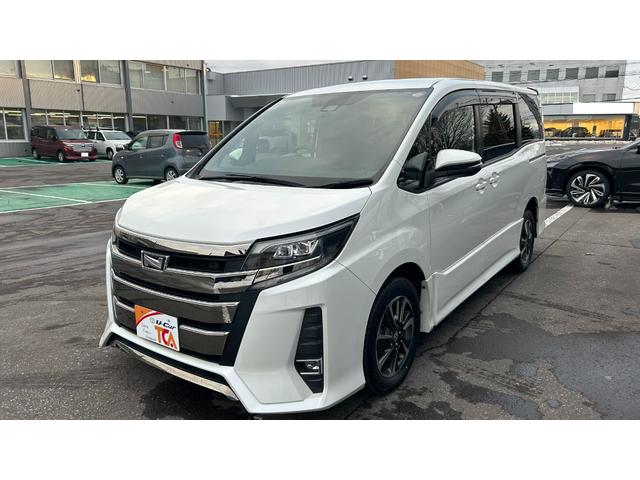 ノア Ｓｉ　４ＷＤ　７人乗り　ＴＳＳＣ　ＬＥＤヘッドライト　純正９インチＳＤナビ　バックガイドモニター　１２．１型後席モニター　ＥＴＣ　クルコン　両側電動スライドドア　キー一体型エンスタ　ワンオーナー　寒冷地仕様（2枚目）