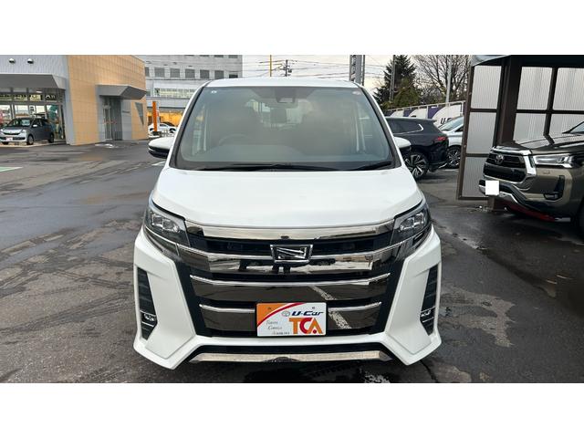 ノア Ｓｉ　４ＷＤ　７人乗り　ＴＳＳＣ　ＬＥＤヘッドライト　純正９インチＳＤナビ　バックガイドモニター　１２．１型後席モニター　ＥＴＣ　クルコン　両側電動スライドドア　キー一体型エンスタ　ワンオーナー　寒冷地仕様（3枚目）