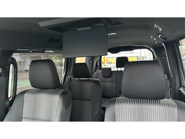 ノア Ｓｉ　４ＷＤ　７人乗り　ＴＳＳＣ　ＬＥＤヘッドライト　純正９インチＳＤナビ　バックガイドモニター　１２．１型後席モニター　ＥＴＣ　クルコン　両側電動スライドドア　キー一体型エンスタ　ワンオーナー　寒冷地仕様（11枚目）