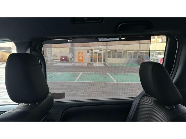 ノア Ｓｉ　４ＷＤ　７人乗り　ＴＳＳＣ　ＬＥＤヘッドライト　純正９インチＳＤナビ　バックガイドモニター　１２．１型後席モニター　ＥＴＣ　クルコン　両側電動スライドドア　キー一体型エンスタ　ワンオーナー　寒冷地仕様（13枚目）