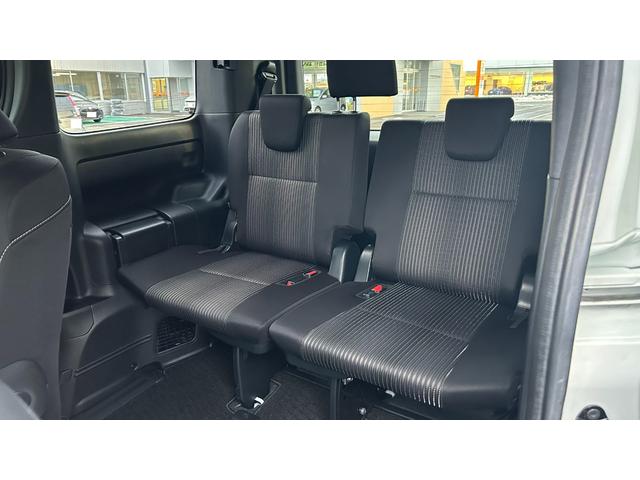 ノア Ｓｉ　４ＷＤ　７人乗り　ＴＳＳＣ　ＬＥＤヘッドライト　純正９インチＳＤナビ　バックガイドモニター　１２．１型後席モニター　ＥＴＣ　クルコン　両側電動スライドドア　キー一体型エンスタ　ワンオーナー　寒冷地仕様（14枚目）