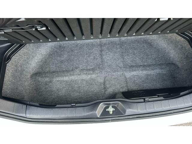 ノア Ｓｉ　４ＷＤ　７人乗り　ＴＳＳＣ　ＬＥＤヘッドライト　純正９インチＳＤナビ　バックガイドモニター　１２．１型後席モニター　ＥＴＣ　クルコン　両側電動スライドドア　キー一体型エンスタ　ワンオーナー　寒冷地仕様（18枚目）