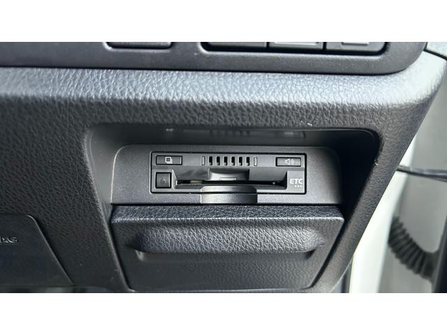 ノア Ｓｉ　４ＷＤ　７人乗り　ＴＳＳＣ　ＬＥＤヘッドライト　純正９インチＳＤナビ　バックガイドモニター　１２．１型後席モニター　ＥＴＣ　クルコン　両側電動スライドドア　キー一体型エンスタ　ワンオーナー　寒冷地仕様（24枚目）