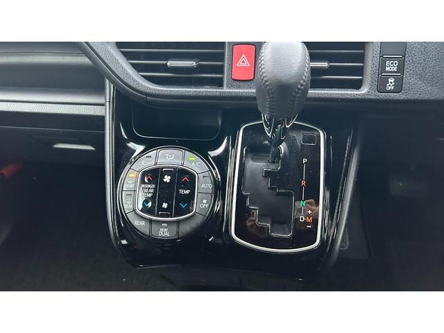 ノア Ｓｉ　４ＷＤ　７人乗り　ＴＳＳＣ　ＬＥＤヘッドライト　純正９インチＳＤナビ　バックガイドモニター　１２．１型後席モニター　ＥＴＣ　クルコン　両側電動スライドドア　キー一体型エンスタ　ワンオーナー　寒冷地仕様（29枚目）