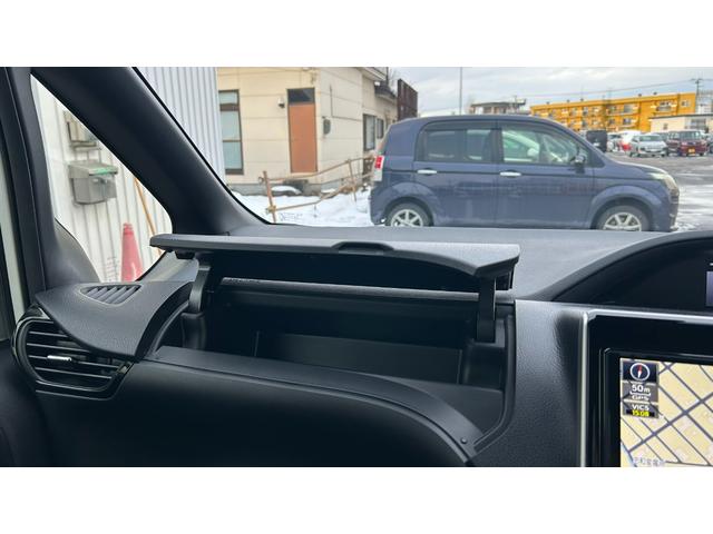 ノア Ｓｉ　４ＷＤ　７人乗り　ＴＳＳＣ　ＬＥＤヘッドライト　純正９インチＳＤナビ　バックガイドモニター　１２．１型後席モニター　ＥＴＣ　クルコン　両側電動スライドドア　キー一体型エンスタ　ワンオーナー　寒冷地仕様（31枚目）