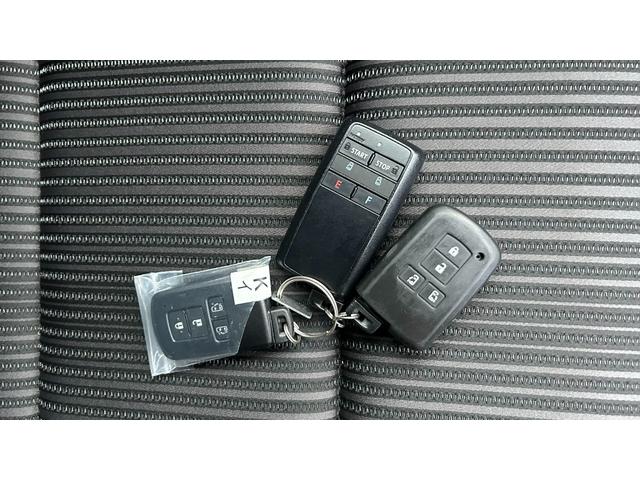 ノア Ｓｉ　４ＷＤ　７人乗り　ＴＳＳＣ　ＬＥＤヘッドライト　純正９インチＳＤナビ　バックガイドモニター　１２．１型後席モニター　ＥＴＣ　クルコン　両側電動スライドドア　キー一体型エンスタ　ワンオーナー　寒冷地仕様（32枚目）