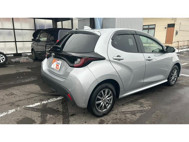 ヤリス Ｘ　ＴＳＳ　マニュアル車ＦＦ　ディスプレイオーディオ　バックガイドモニター　スマートキー　ドライブレコーダー前後（6枚目）