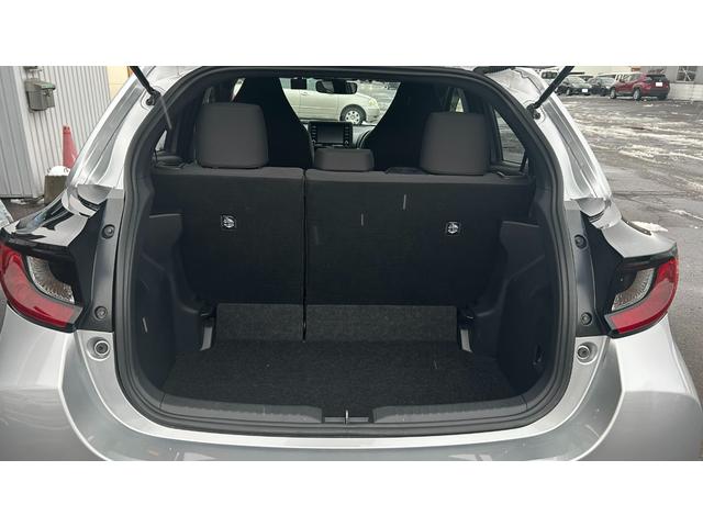 ヤリス Ｘ　ＴＳＳ　マニュアル車ＦＦ　ディスプレイオーディオ　バックガイドモニター　スマートキー　ドライブレコーダー前後（12枚目）